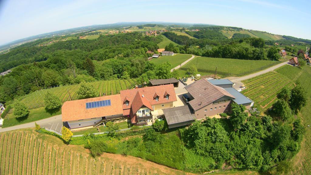 Weingut Gaestezimmer Gruber Ehrenhausen Zewnętrze zdjęcie