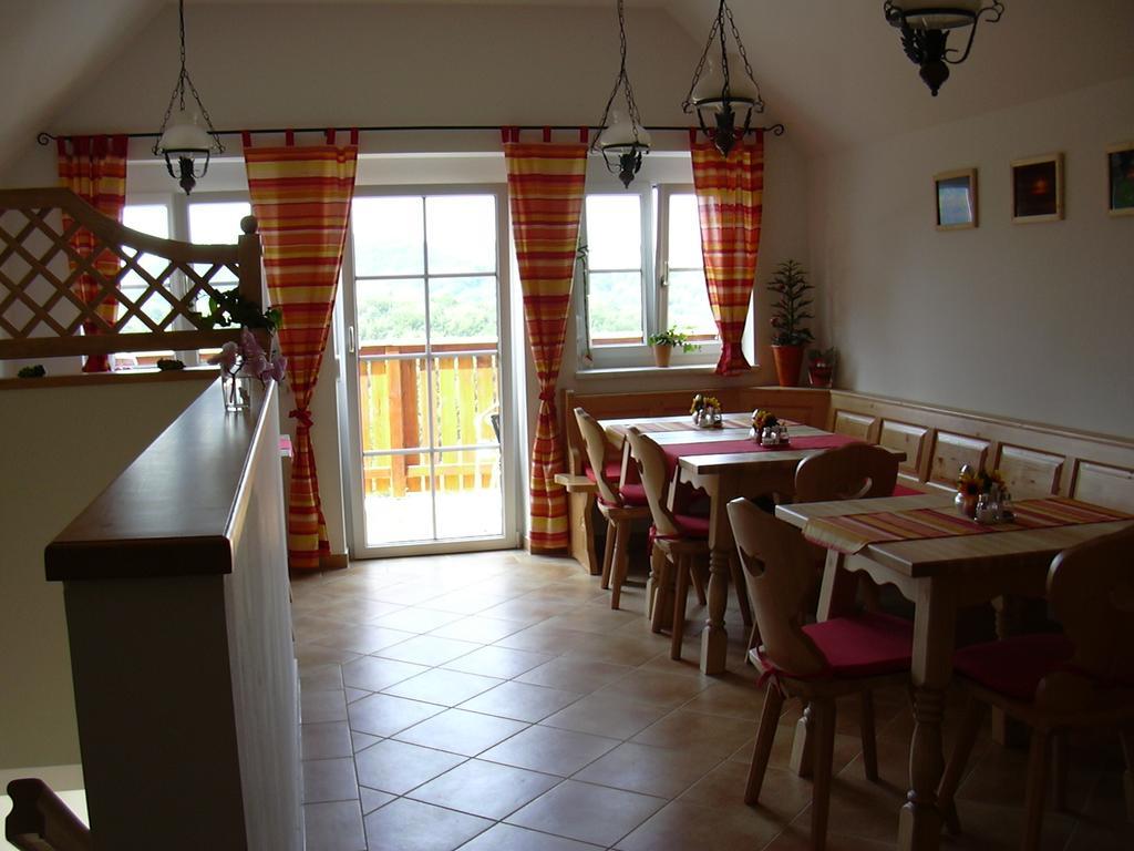Weingut Gaestezimmer Gruber Ehrenhausen Pokój zdjęcie