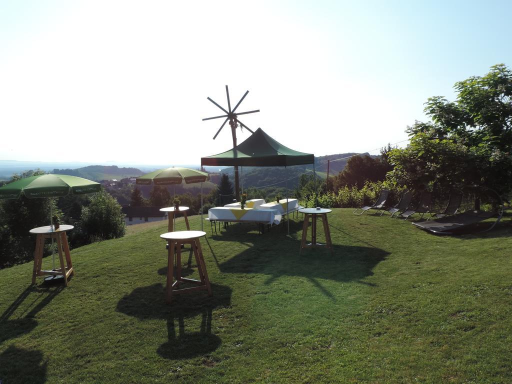 Weingut Gaestezimmer Gruber Ehrenhausen Zewnętrze zdjęcie